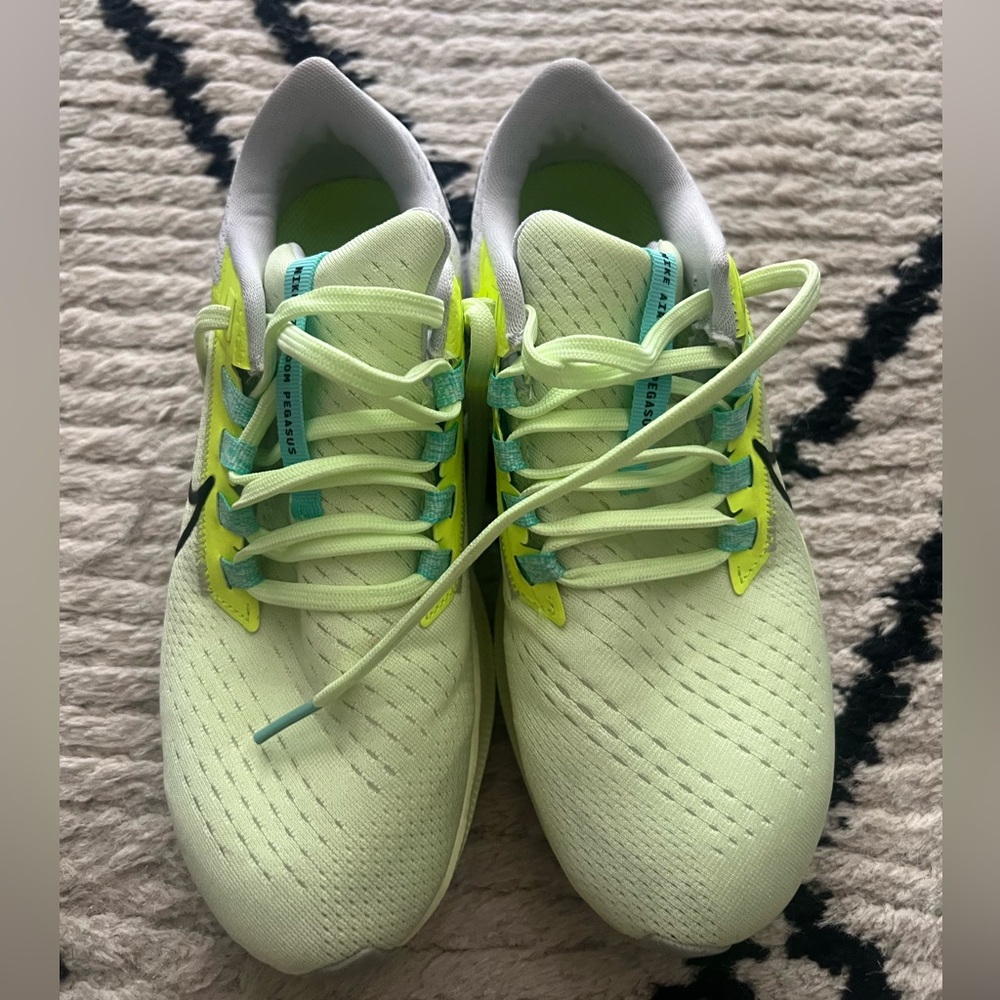 Nike Pegasus 38 running Lime Green Athletic Sneakers